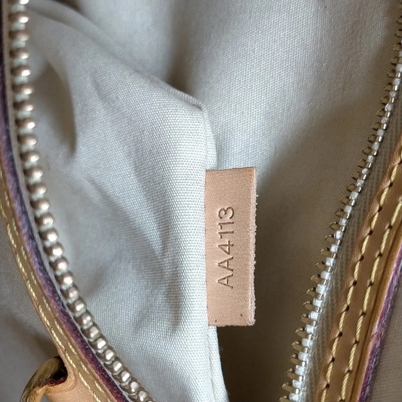 Louis Vuitton Brea MM Yellow Vernis Handbag - Picture 8 of 15